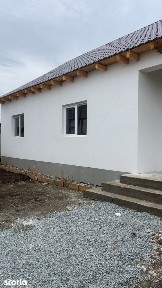 Casa cu teren, dormitoare mari, in Lumina