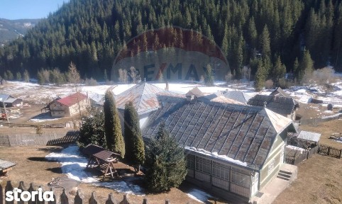 Case cu 7 camere de vânzare în comuna Panaci, sat Drăgoiasa.