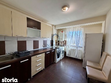 Apartament 3 camere de vânzare - etaj 1