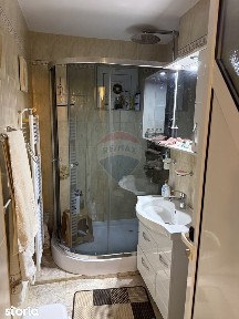 Apartament cu 3 camere de vânzare în Centrul orașului Câmpulung