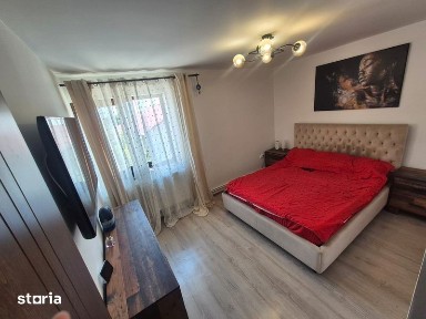 Apartament cu 3 camere de vânzare - Strada Ana Ipătescu, Târgu Jiu