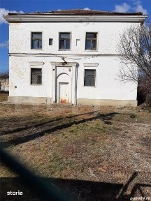 Cladire vanzare pe 3 nivele suprafata 600 mp