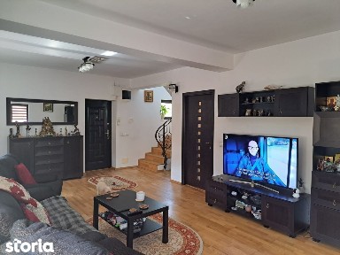 Casă cu 4 camere, curte și pivniță