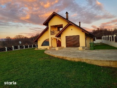 Casă modernă zona Horezu/Poplovragi | Priveliști spre Cheile Oltețului