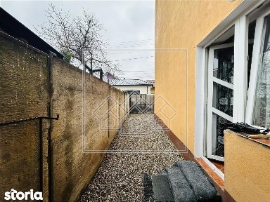 Garsoniera mobilata si utilata, 33 mp utili, curte, Zona Terezian
