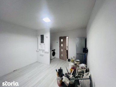 Garsoniera, 21 mp utili, renovata, etaj 4, zona Sagului - Shopping Ci