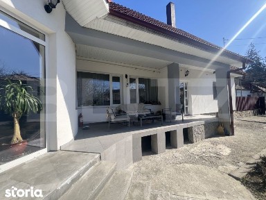Casa de vanzare - 450 mp teren, zona centrala si linistita