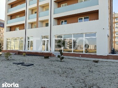 Spatiu comercial 84 mp cu vitrina si 4 locuri de parcare de inchiriat