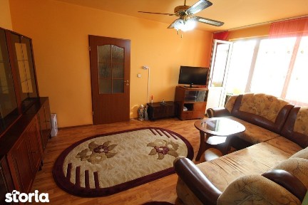 Vând apartament 2 camere în Hunedoara, zona Micro4, 45mp.