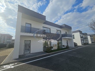 Locuinta moderna cu 5 camere si curte amenajata zona Tineretului