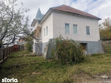 Casa batraneasca Aninoasa/ Arges, teren 1.200 mp