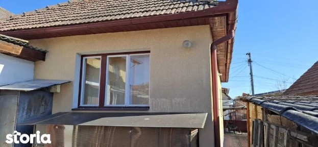Casa Dambul Rotund, acces doua fronturi