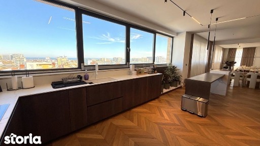 Penthouse pe bune, 5 camere, vedere la Mare si la Lac, 5 parcari subte
