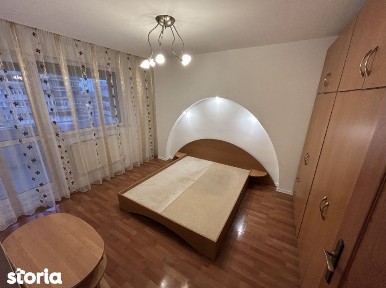 Spre inchiriere apartament 3 camere