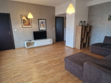 Proprietar inchirieaza apartament 3 camere deosebit mobilat si utilat 94 mp utili piscina sala de fitness in Natura Residence