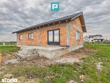 Casa nouă la roșu în Zimandcuz