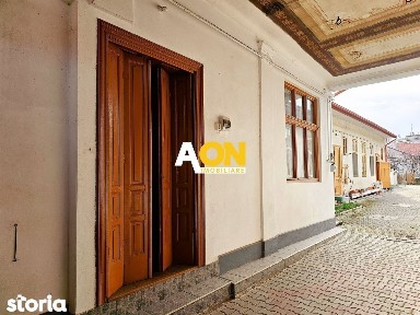 Casa 5 camere, 2 bai, 490 mp teren, Centru, pretabila pentru birouri