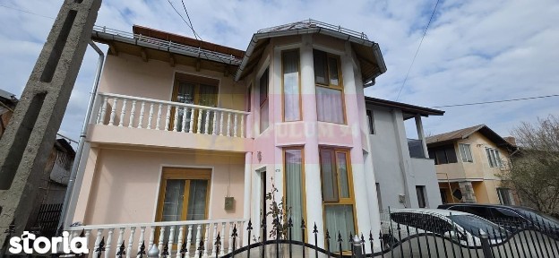 Casa de vanzare cu 3 camere in Poiana Campina