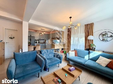 Jumatate de Duplex de vanzare, panouri solare, 95 mpu, Sanandrei