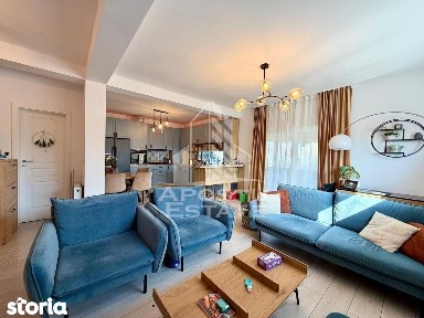 Jumatate de Duplex de vanzare, panouri solare, 95 mpu, Sanandrei