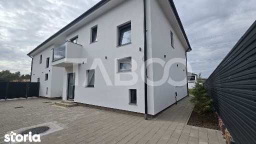 Casa de vanzare 4 camere 2 bai terasa si curte libera 380mp Selimbar