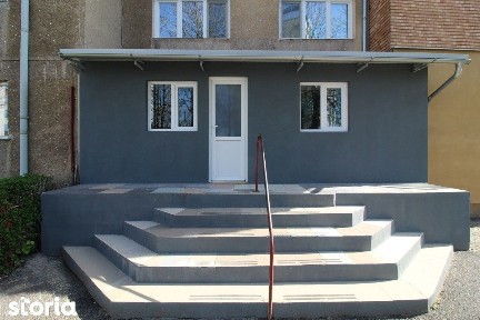 Vând apartament 4 camere în Hunedoara, Micro5/1-Poștă, parter înalt.