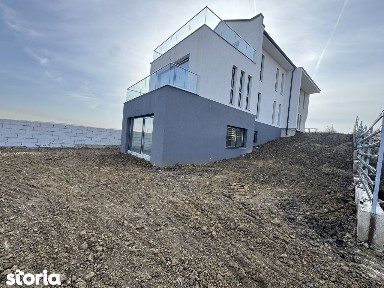 Persoana Fizica Vand casa strada Soporului 74w