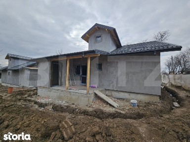 Casa frumoasa cu 3 camere in Ciurbesti