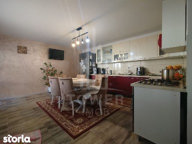 Titlu: Casă individuală spațioasă cu panouri solare - Zona Piața Cluj