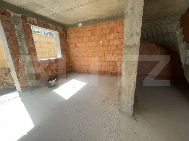 Apartament cu 3 camere, dispus pe doua niveluri, cu gradina