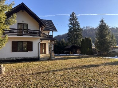 CABANA VORONEȚ Situată în vecinătatea Mănăstirii Voroneț