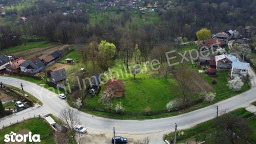 Casa bătrânească de vânzare în comuna Valea Danului, județ Argeș.