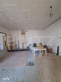 Spatiu comercial 200 mp + acces pod 200 mp, 3 balcoane, langa Piata Sf