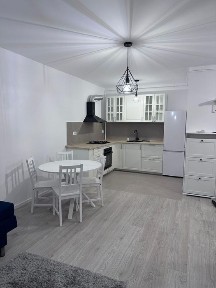 Inchiriez apartament