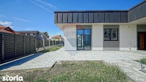 Casă cu 5 camere de vânzare, Hălchiu