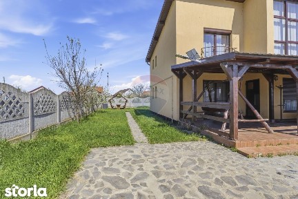 Casă cu 5 camere de inchiriat in Sofronea,Arad