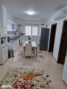Vind Apartament 2 camere, (tip casa),unic