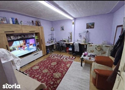 De vanzare casa 3 camere zona Damaroaia 2 bai, balcon deschis