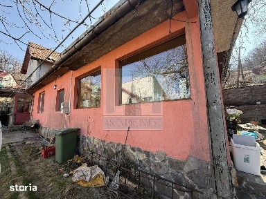 Apartament 3 camere,82 mp utili, la casa, singur in curte-zona Central
