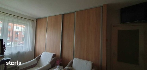 apartament cu doua camere la parter