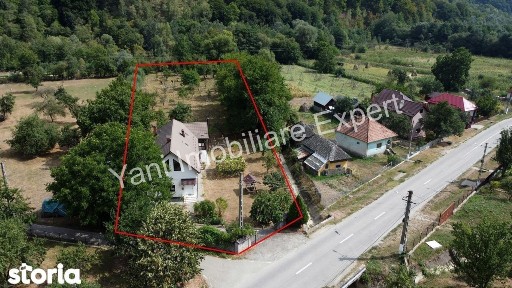 Casă de vânzare în comuna Sălătrucu, județ Argeș.