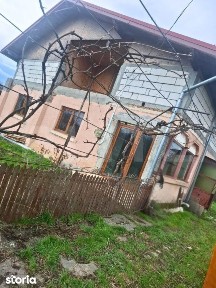 Casa (la rosu) + teren 2522 mp - ideala pentru personalizare - Cost