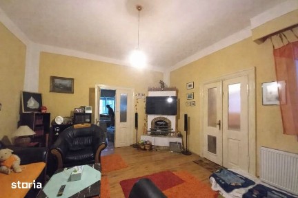 Oaza urbana in Centrul Vechi: casa 160 mp, teren 320 mp, garaj