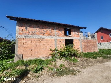 Vila la rosu situata in Bacau str Ciresoaei sau schimb apartament