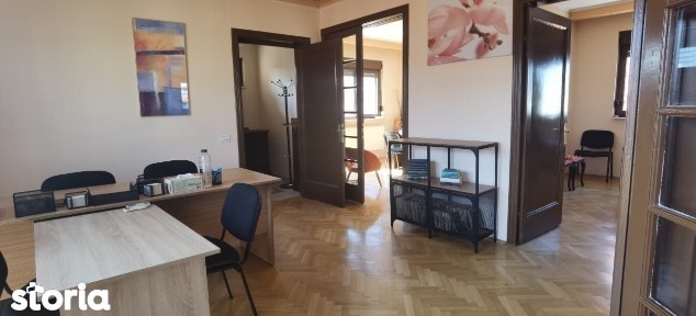 Cașin, Apartament 5 camere, renovat recent, birouri