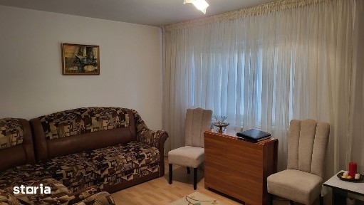 Apartament 3 camere, balcon și debara, etaj 3