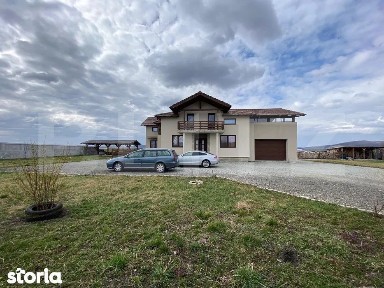 Casa individuala de vanzare, 5 camere, 214 mp, Bistrita