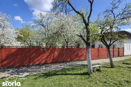 Casa cu doua corpuri de cladire, localitatea Chesint