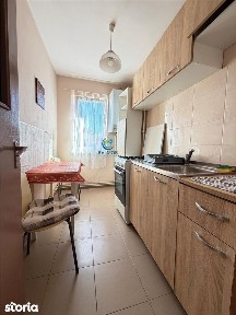 Vanzare apartament 3 camere, Zona Florilor, insorit,mobutilat