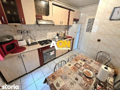 Apartament cu 3 Camere, Etaj Intermediar, Lift, Zonă Ultracentrală